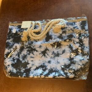 🏝️NWT Riah Fashion Tie-Dye Tote